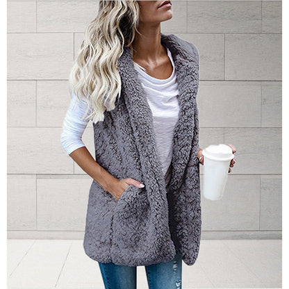 Ruby | Pluche mouwloos vest met capuchon